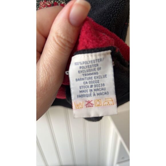 tradition Red and Black Vintage Winter Themed Vest - Picture 3 of 10